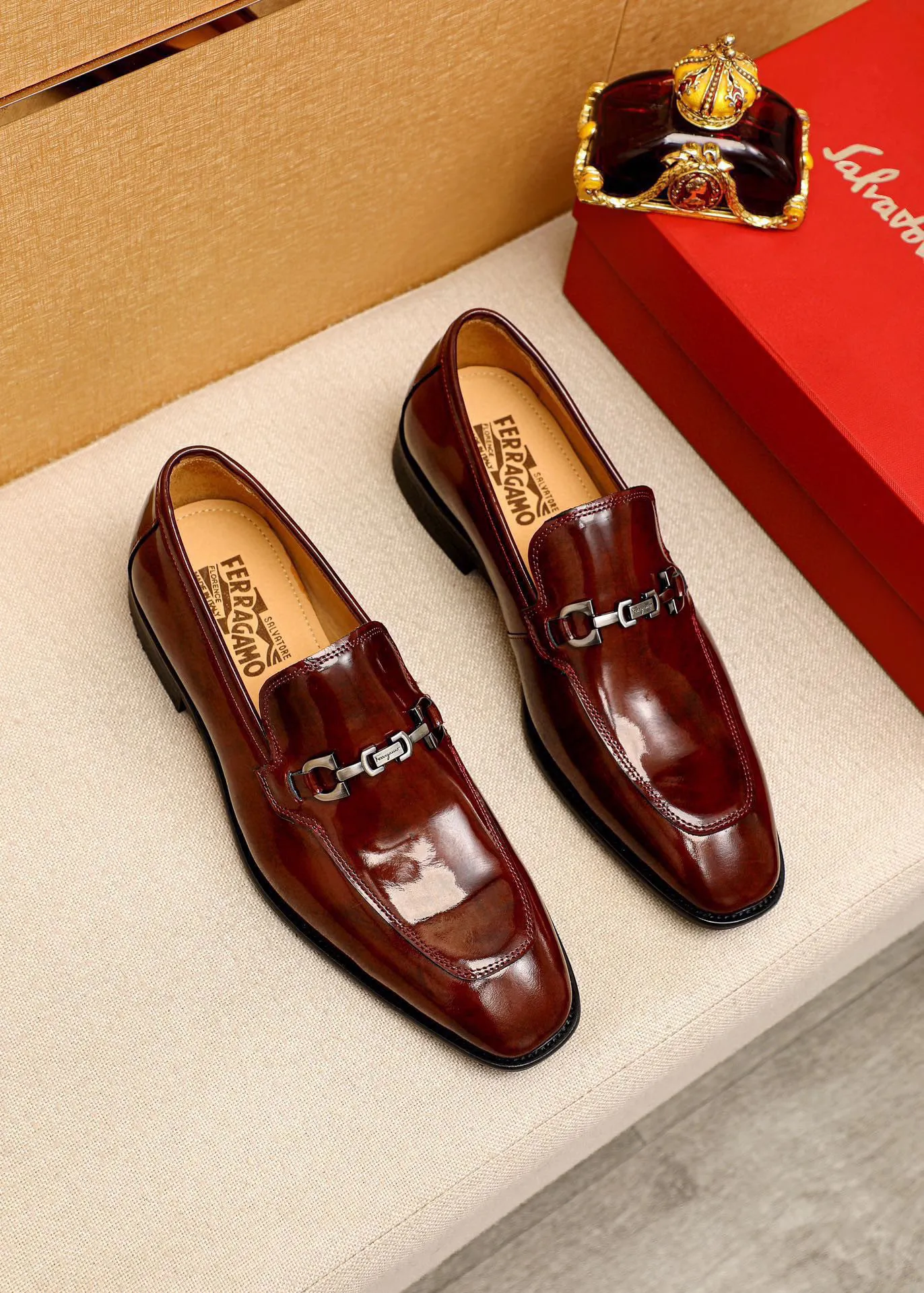 Men's shoes 💰460 💐 Product trademark: Ferragamo "Ferragamo" casual leather shoes Regular size: 38-44 (custom-made for 45🉑️) Product materials: Selected imported first-layer open-edge beaded cowhide upper + original hardware buckle, imported water-dyed cowhide leather lining. Strong three-dimensional visual effect, combined outsole Color: 3⃣️colors available